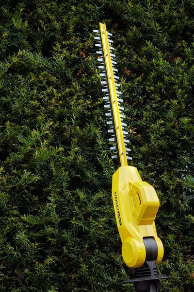 AKUM. NOŻYCE DO ŻYWOPŁOTU NA WYSIĘGNIKU 45CM V20 18V 1*4.0AH STANLEY