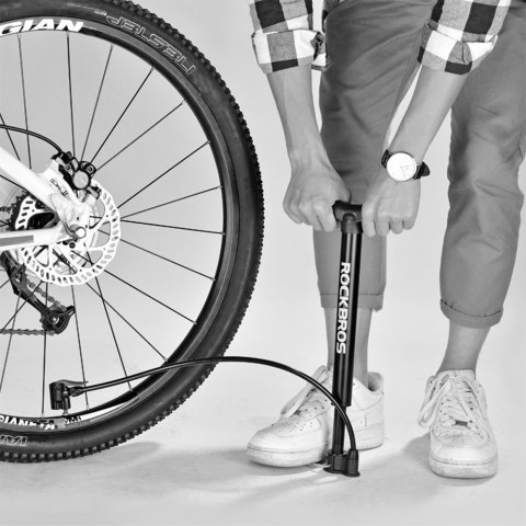 Pompka rowerowa podłogowa 120psi / 8bar końcówki do piłek materacy - czarna Pompka rowerowa podłogowa 120psi / 8bar końcówki do piłek materacy - czarna
