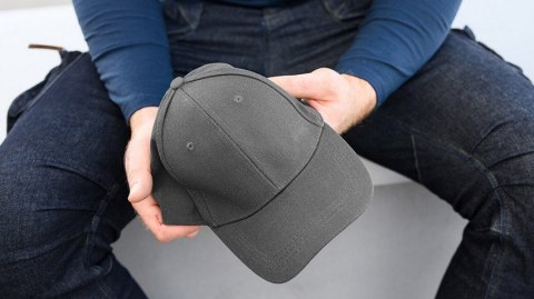 CZAPKA Z DASZKIEM SZARA NEO