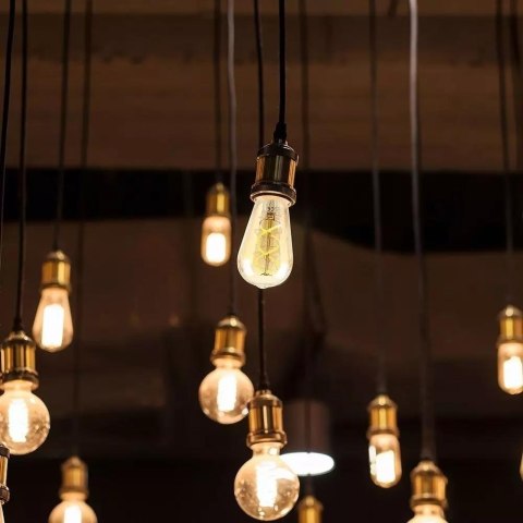 Żarówka LED V-TAC 4,8W E27 Filament Bursztyn Vintage ST64 Ściemnialna VT-2065 2200K 250lm Żarówka LED V-TAC 4,8W E27 Filament Bursztyn Vintage ST64 Ściemnialna VT-2065 2200K 250lm
