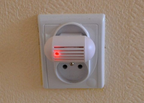 ODSTRASZACZ ULTRADŹWIĘKOWY 230V ODSTRASZACZ ULTRADŹWIĘKOWY 230V