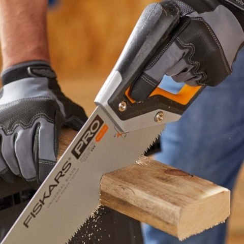 PIŁA RĘCZNA POWERTOOTH 55CM, 7 TPI FISKARS PIŁA RĘCZNA POWERTOOTH 55CM, 7 TPI FISKARS